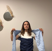 Croiser le tissu dans le haut du dos