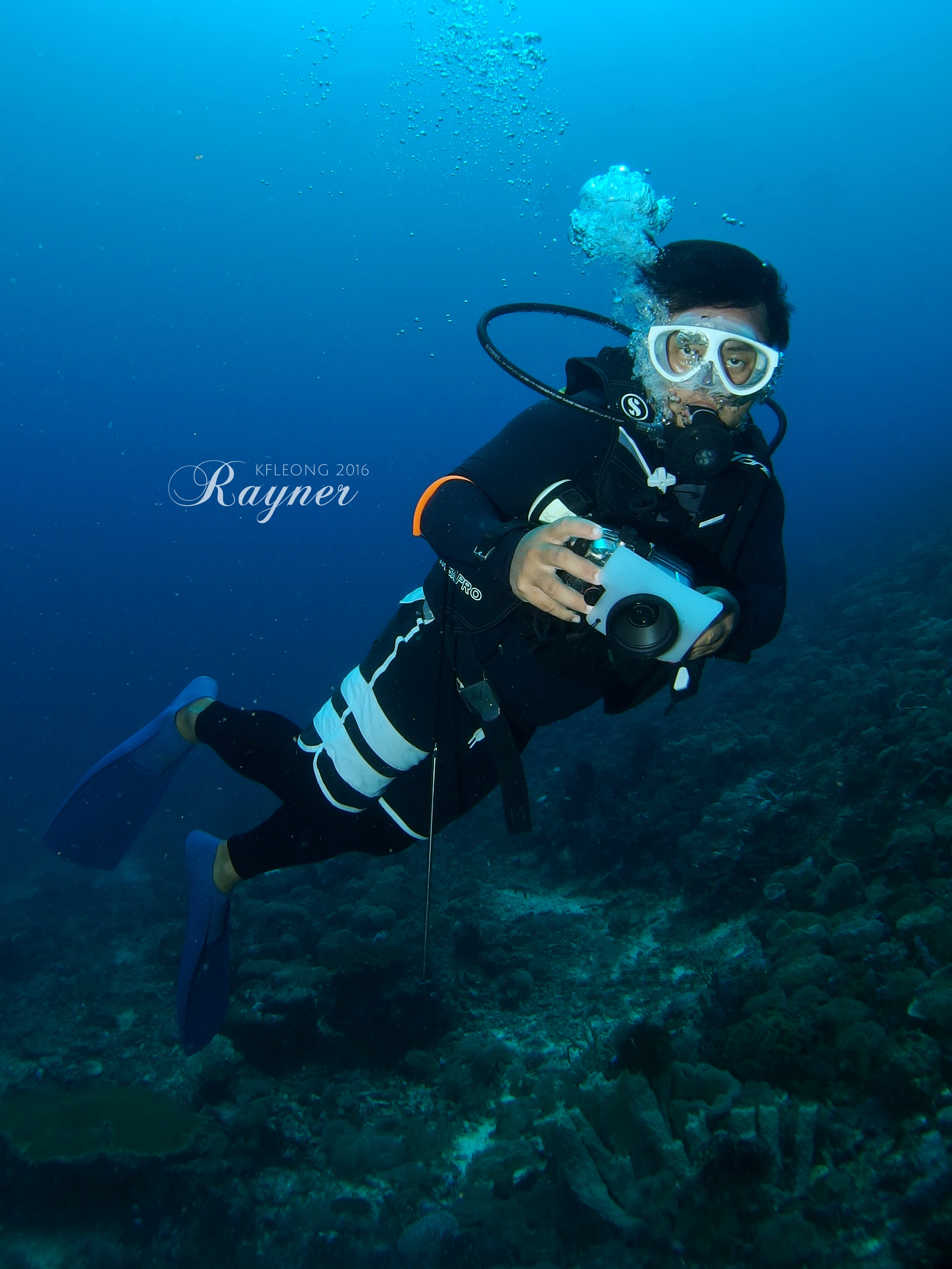 Instructor doing fun dive