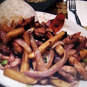 Pollo saltado
