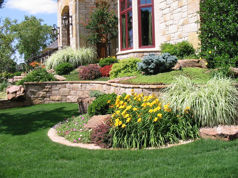 Stone retaining wall w/accents