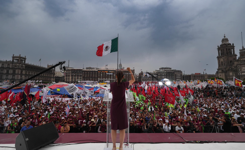 Zócalo arropa a Sheinbaum: Miles acompañan a Claudia en su última parada antes de la elección