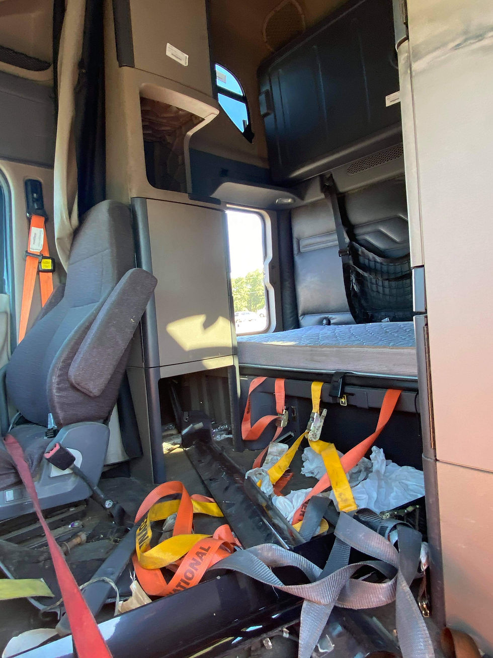 Thumbnail: 2014 Freightliner Cascadia CAB / with interior