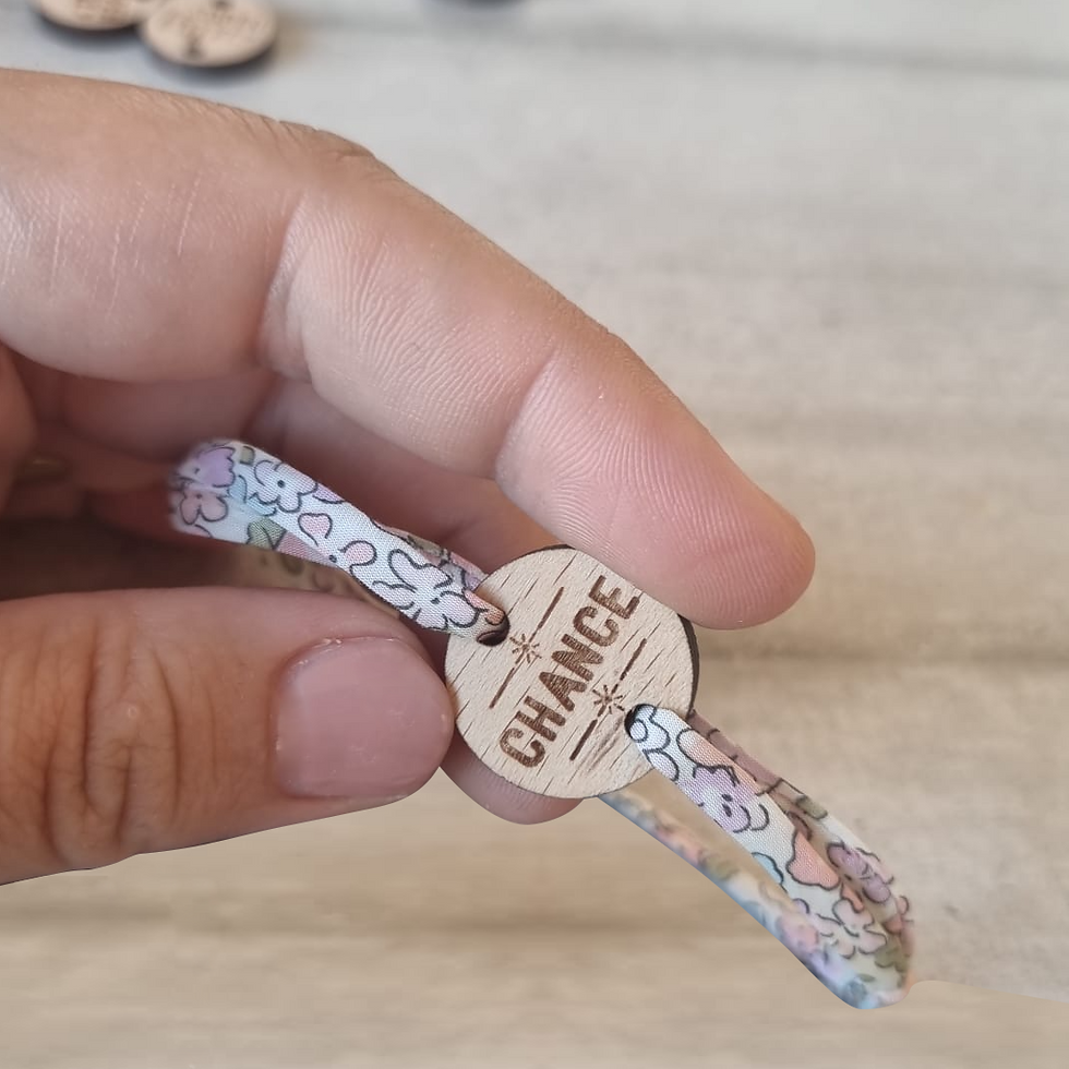 Bracelet en bois message chance