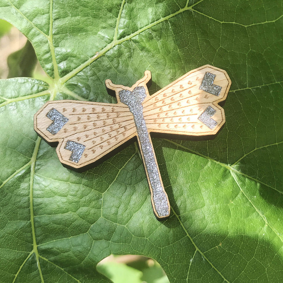 Miniature : Broche insecte en bois modèle libellule argenté métallisé