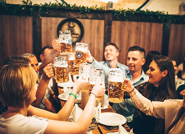 BERLIVERY Berlin Biesiada piwna lub biesiada bawarska.jpg
