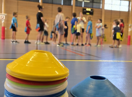 Jeunes pendant le stage multisports automne