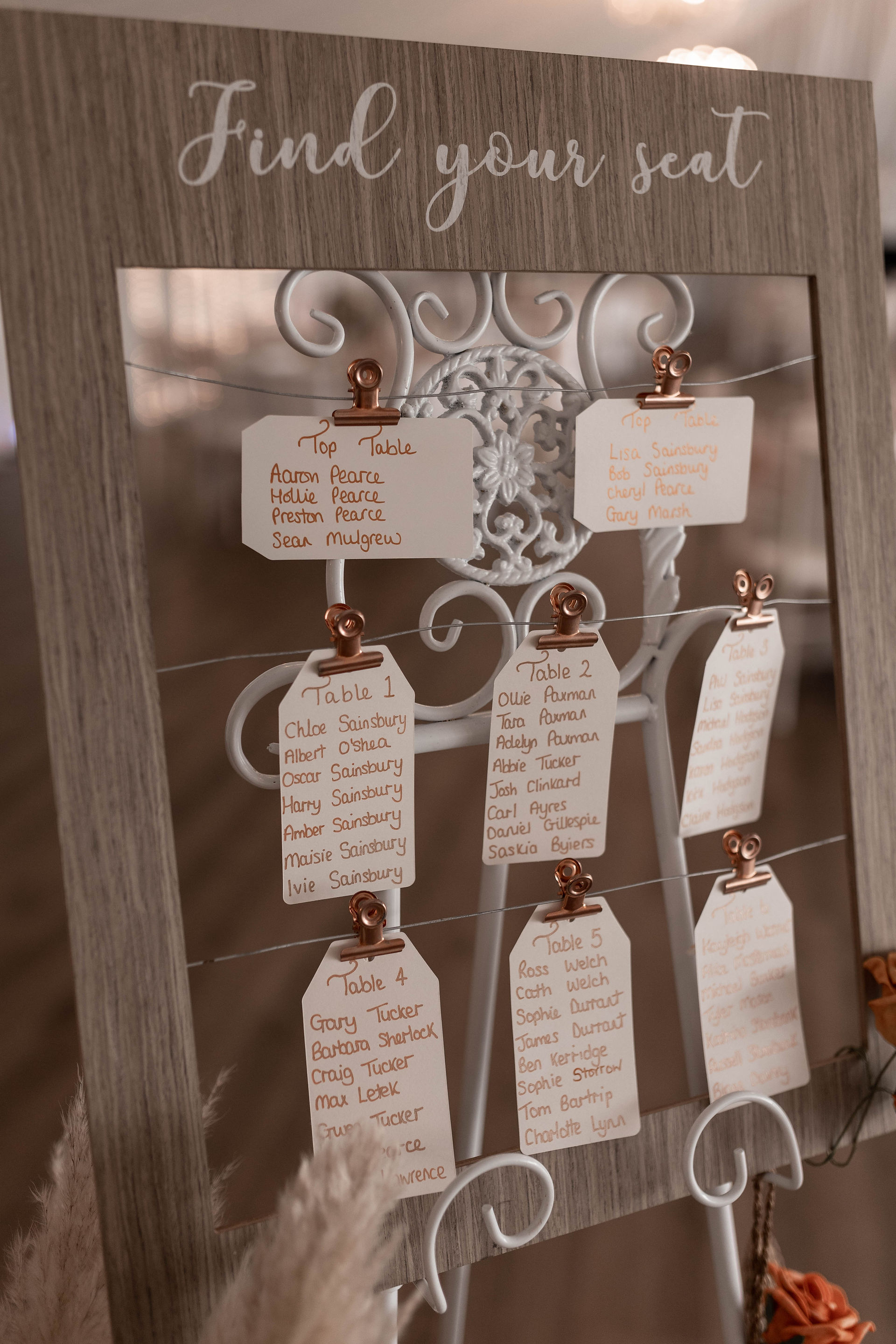 Rustic table plan with dried florals