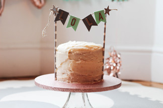 Cake smash cake with bunting