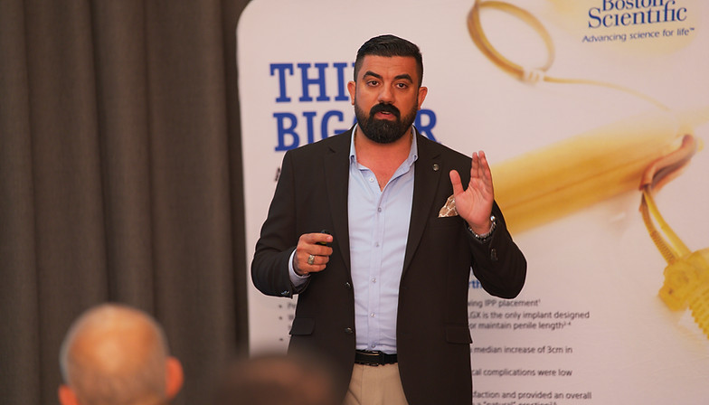الدكتور أنس حسن، أخصائي جراحة المسالك البولية في بغداد، متخصص في جراحة زراعة القضيب وعلاج العقم عند الرجال
