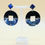 Miniature : Boucles d'oreilles "Océan profond" bleues et noires sur présentoir