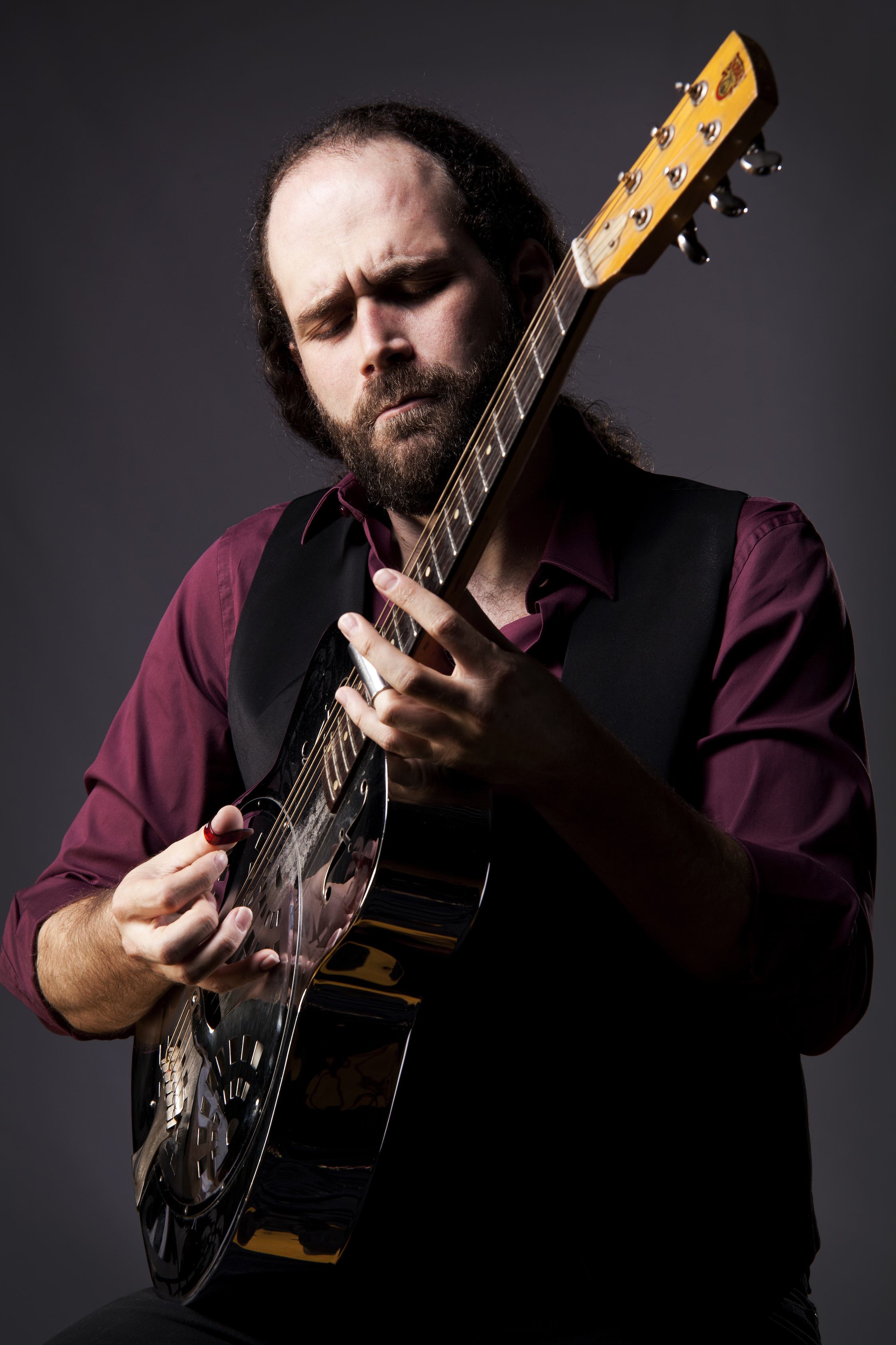 Celso Salim playing a resonator guitar