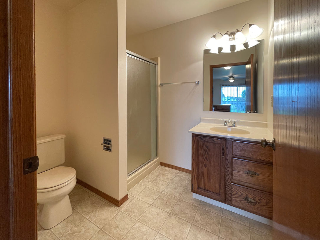 Bathroom Upstairs.jpg