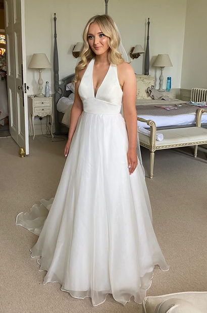 Real bride Aimee wearing Sassi Holford bridal dress alterations By Brooke in Wiltshire