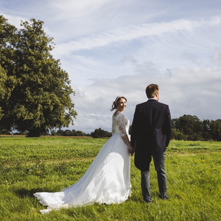 Bride and groom Wiltshire countryside 