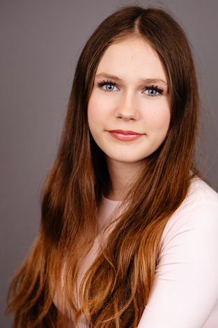 Mädchen mit braunen Haaren