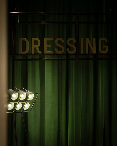 O2 Dressing Room A - showbiz lighting