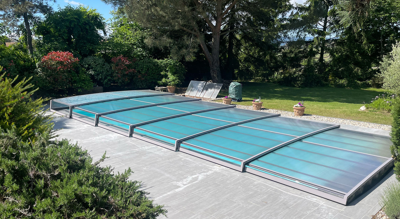 abri de piscine bas télescopique sur mesure
