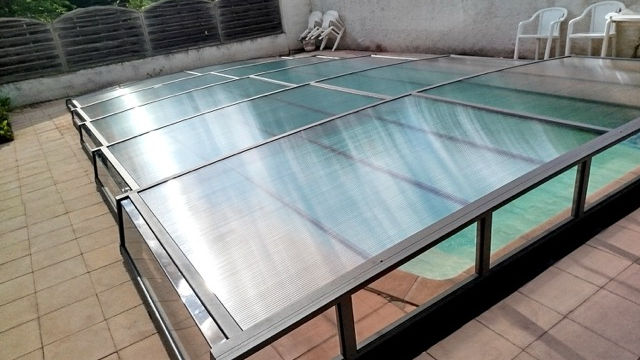 Abri de piscine bas télescopique