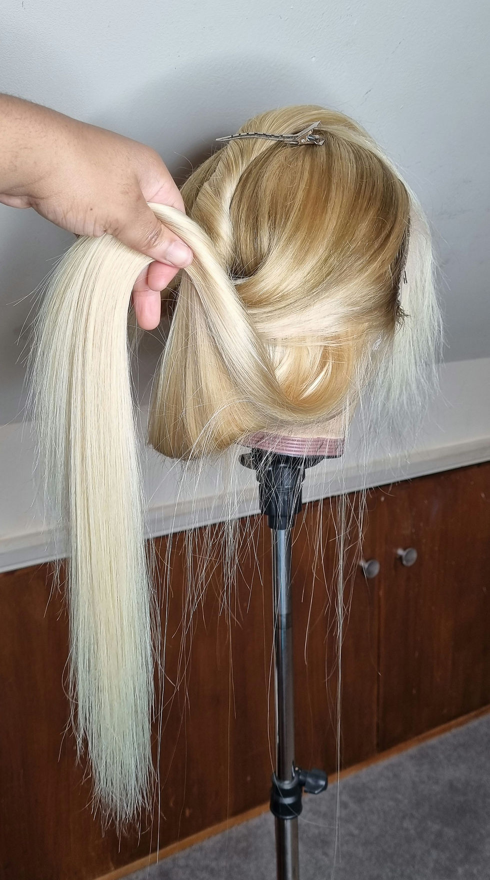 Thumbnail: HD frontal blonde wig