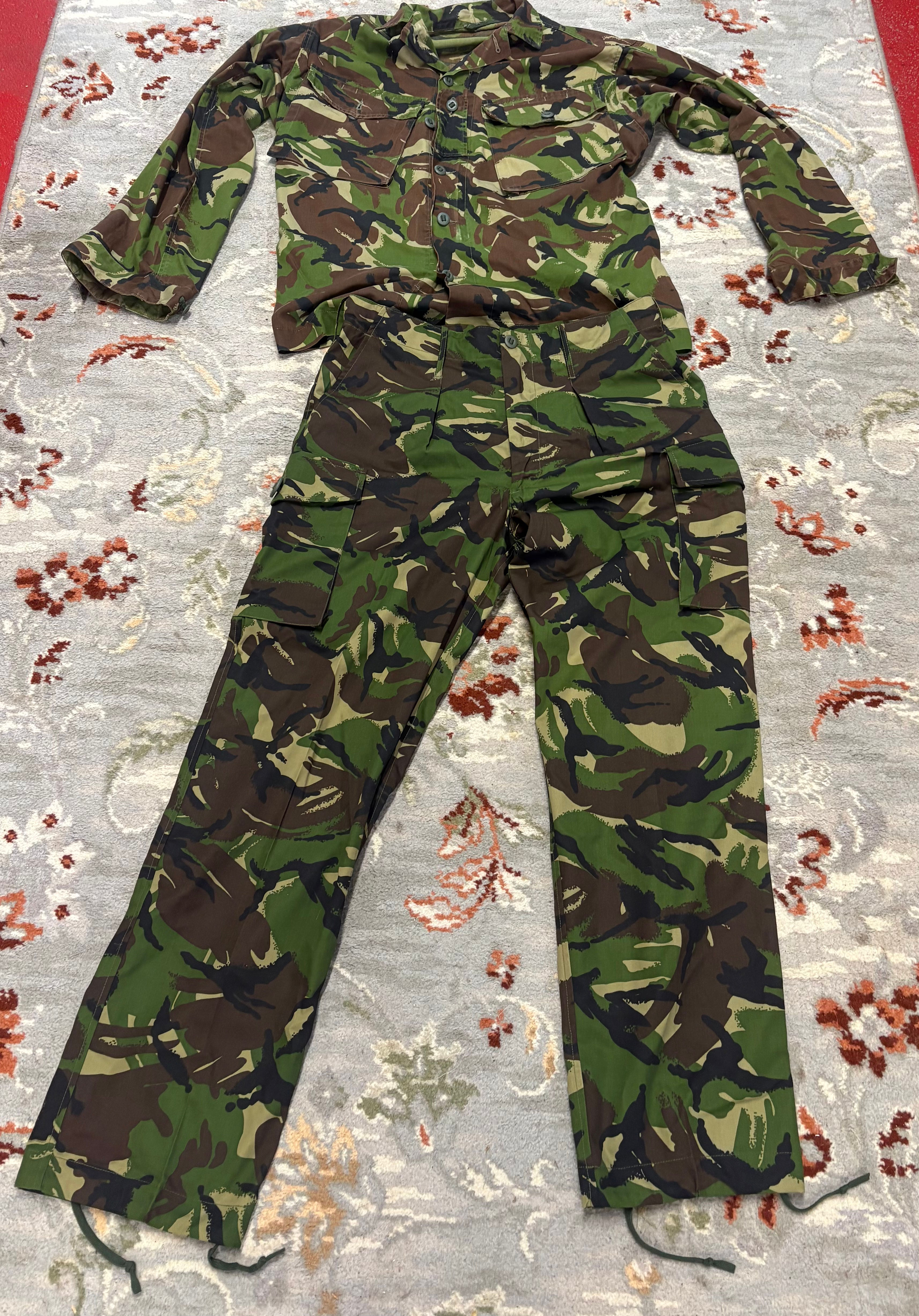 Vintage Disruptive Pattern Material Uniform Set