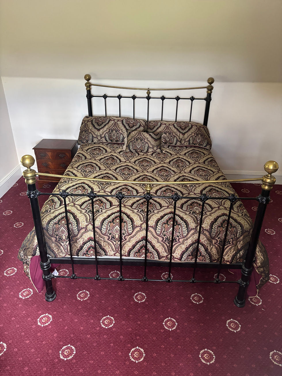 Thumbnail: Brass & Black Cast Metal Iron Antique Kingsize Bed with Metal Head & Footboard