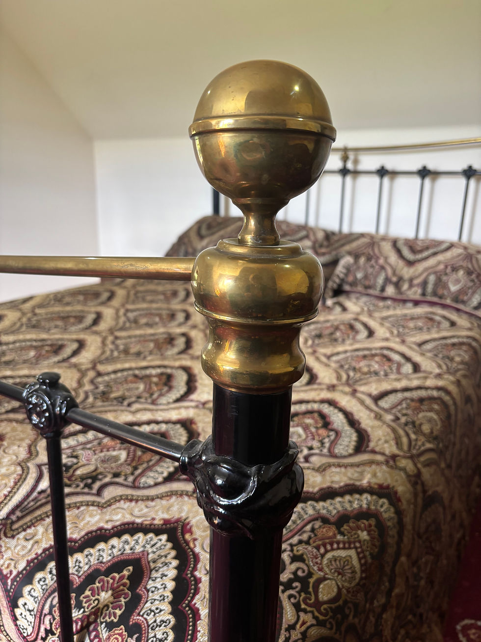 Thumbnail: Brass & Black Cast Metal Iron Antique Kingsize Bed with Metal Head & Footboard
