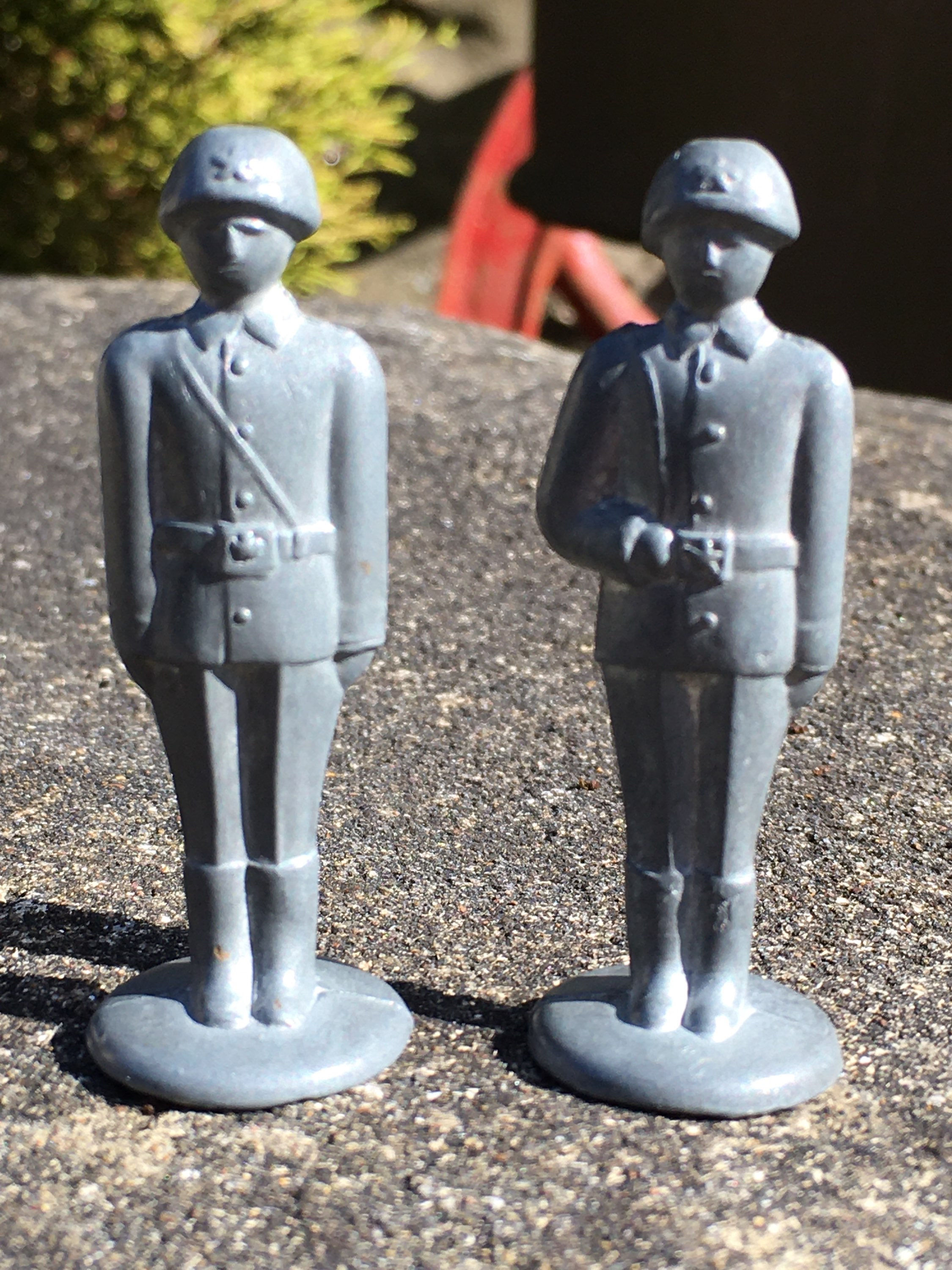 ON SALE Military: Russia two tin pewter soldiers
