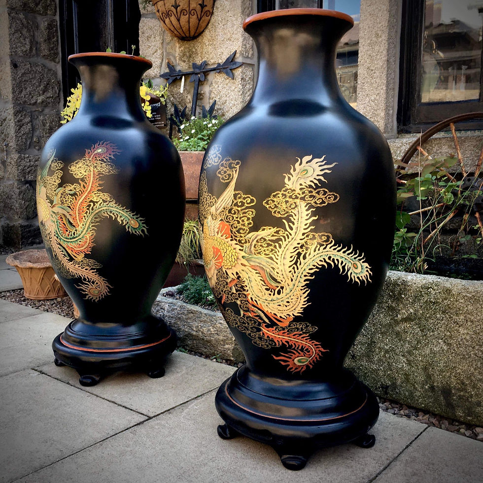 Thumbnail: Large Pair Oriental Floor Standing Vases Decorated With Gold Gilt Dragons