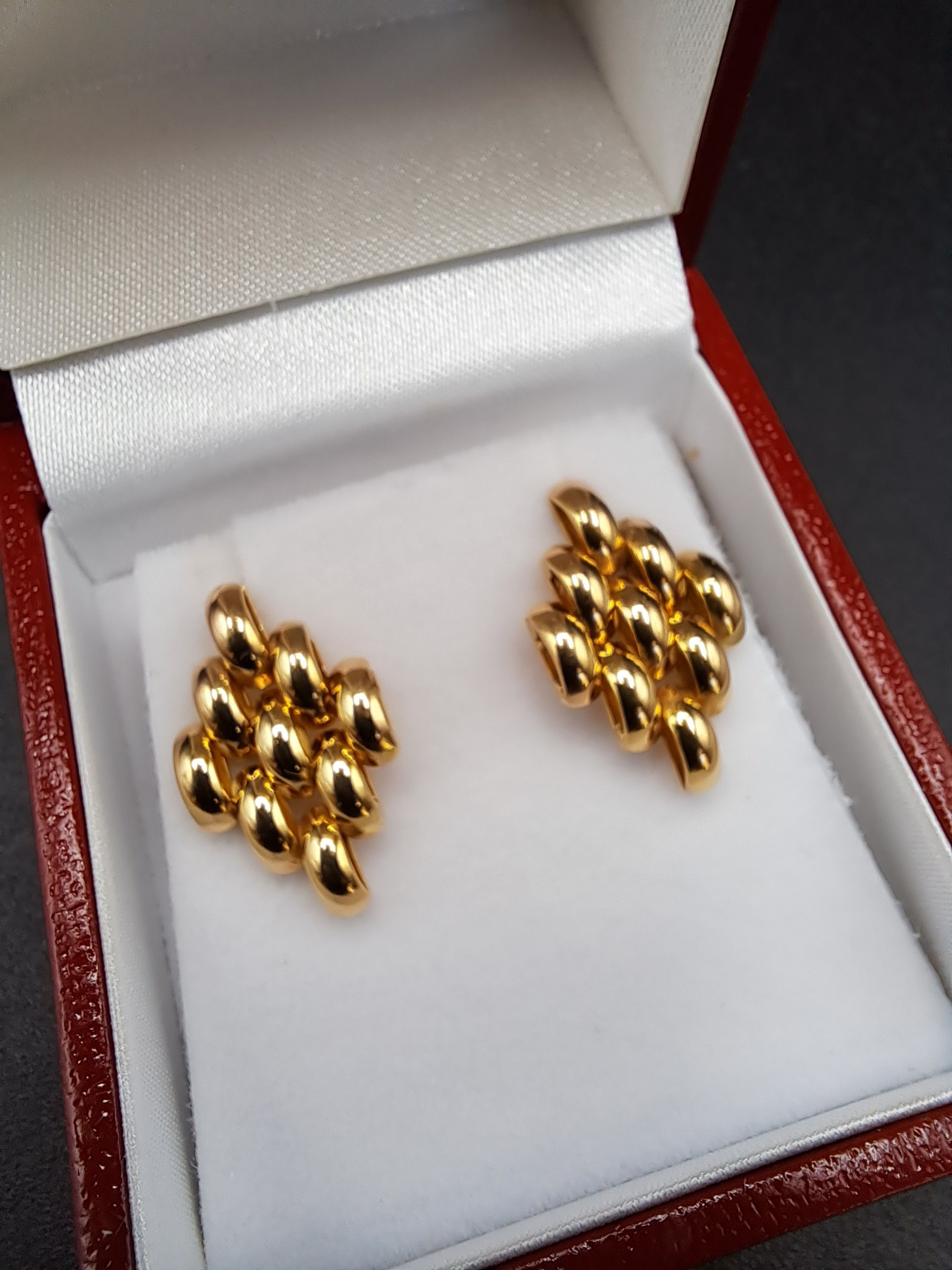 9ct Link Design Stud Earrings