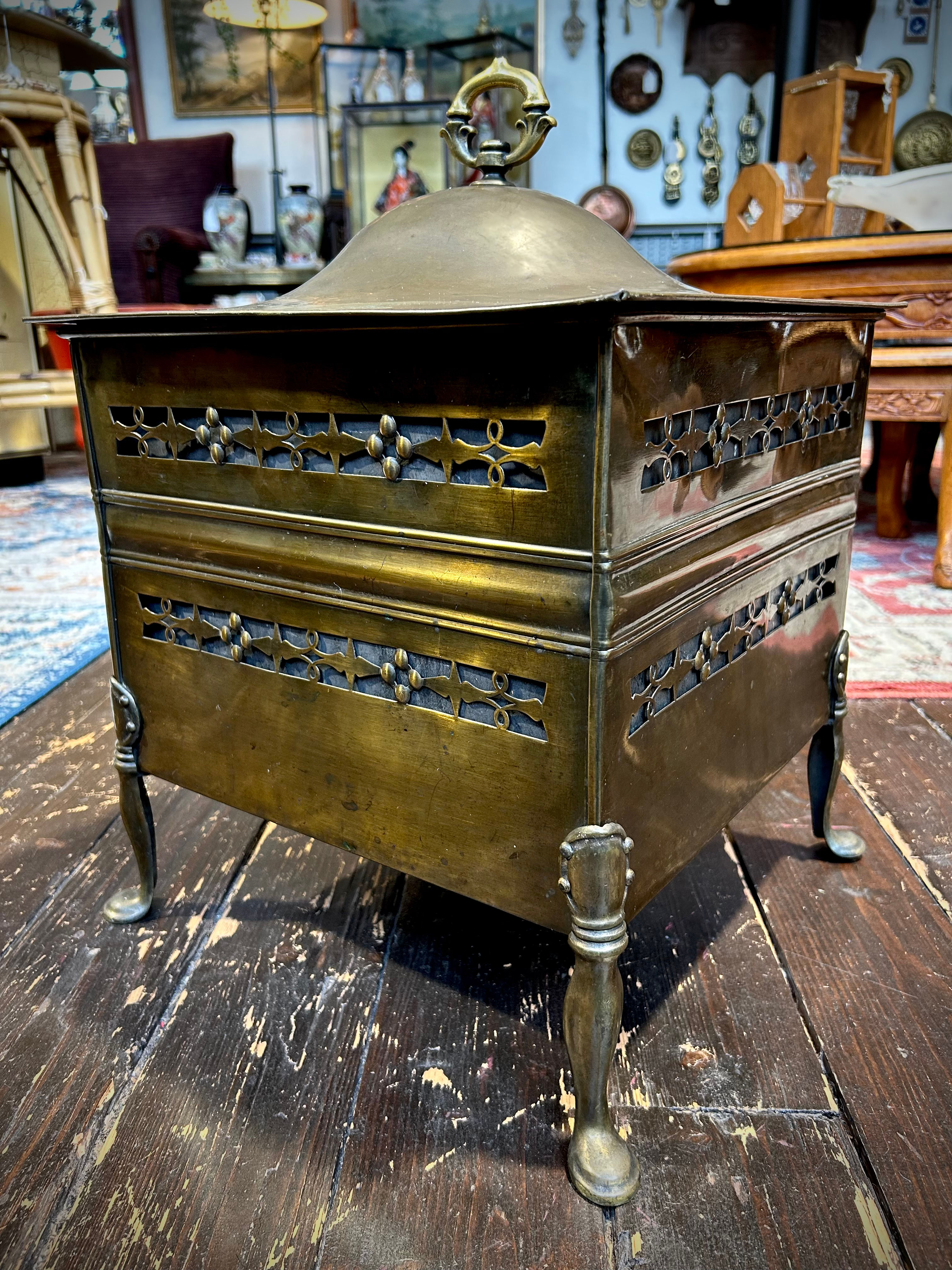 Early 20th Century Edwardian Brass Fretwork Lidded Coal Box/Planter