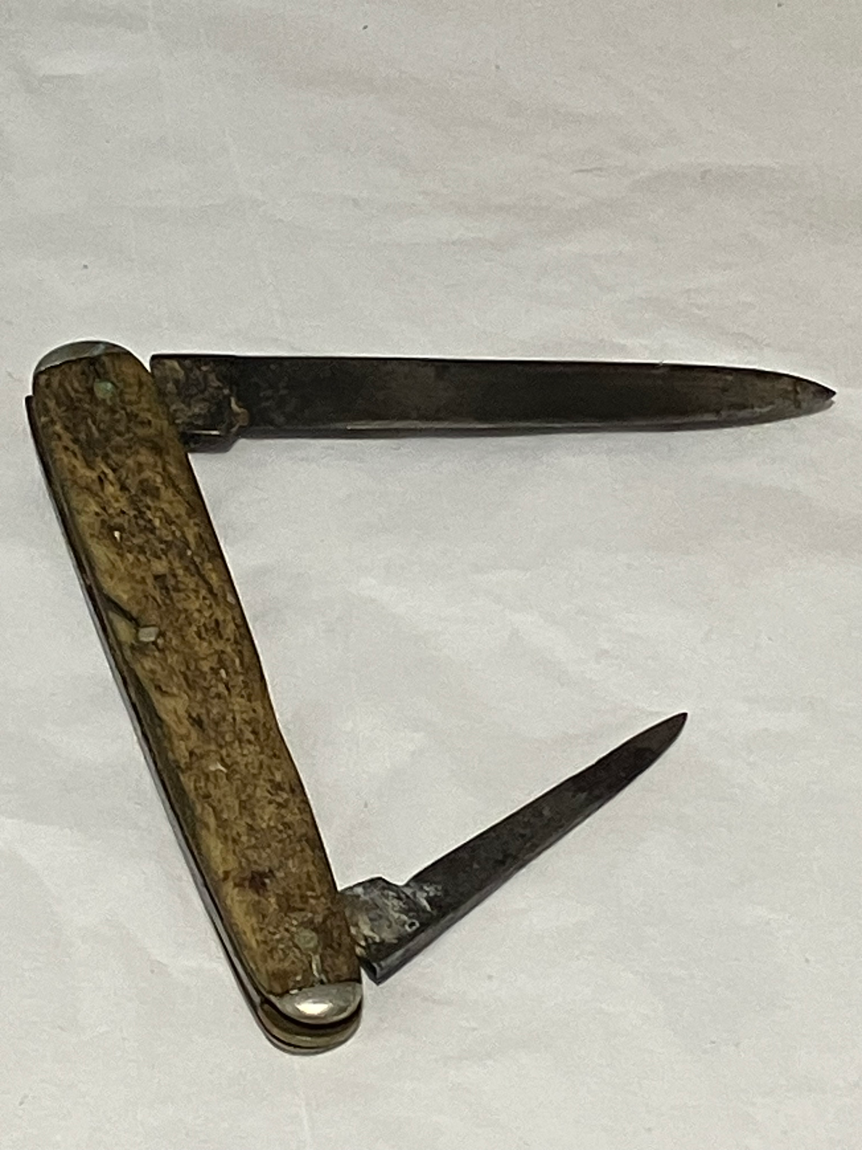 Antique Dual Blade Pocket Knife with Wooden Grips