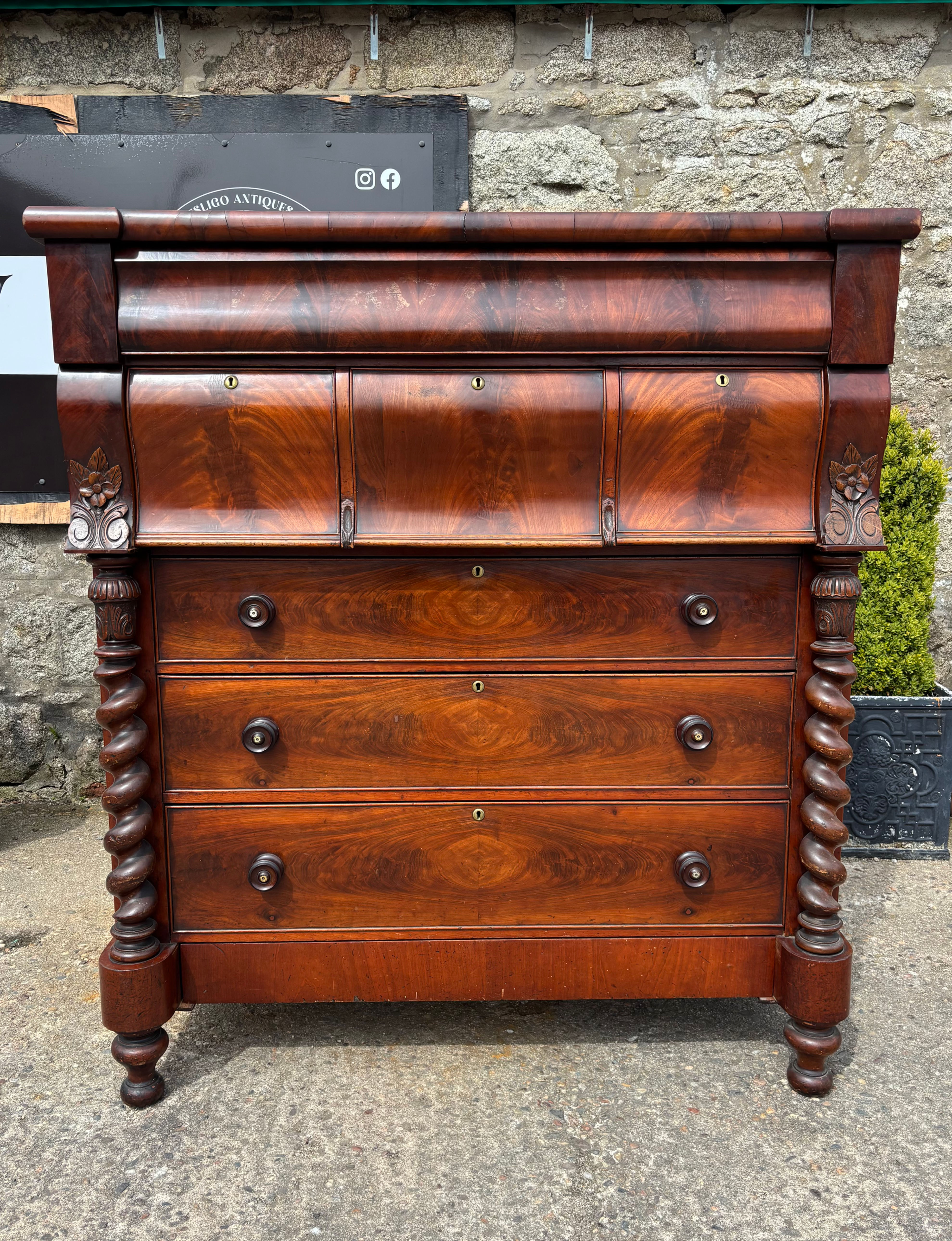 Ogee Mahogany Chest of drawers With Large Topper & Storage Drawers.