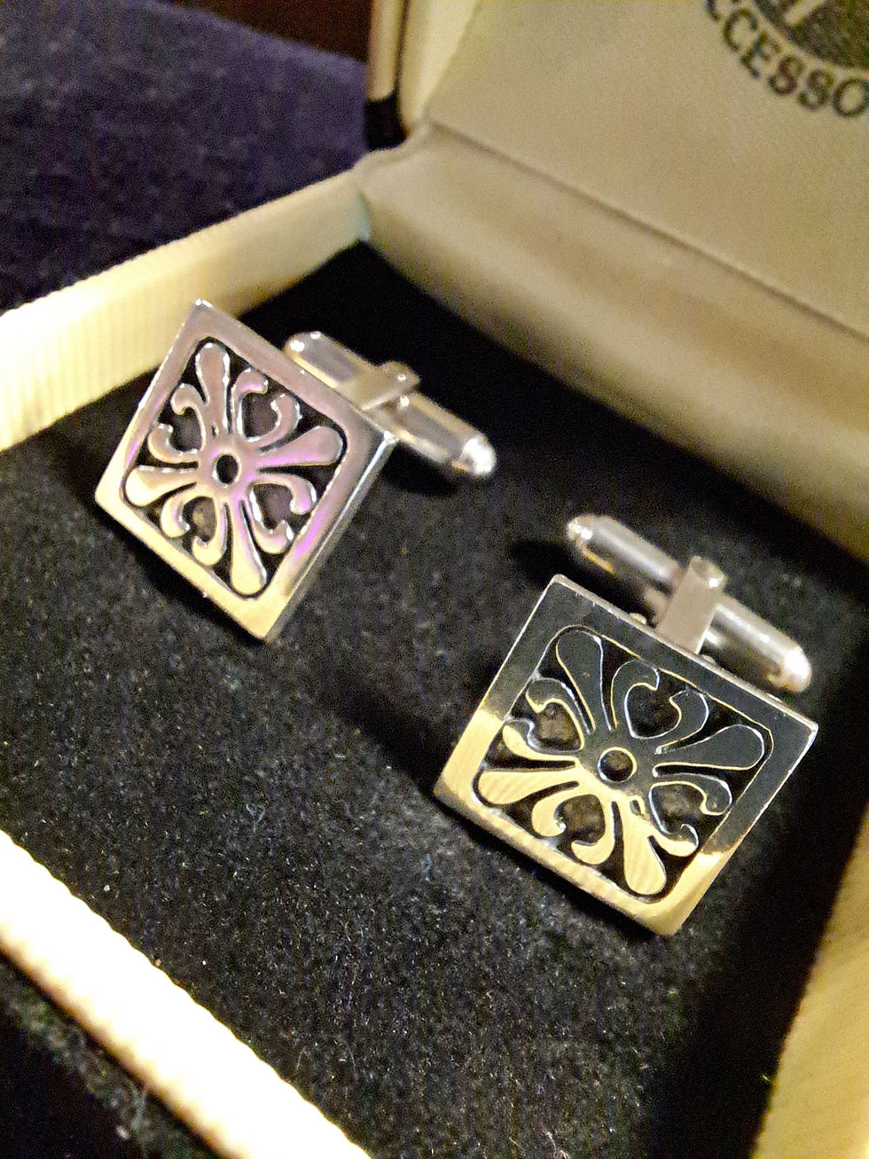 Thumbnail: Vintage Malcolm Grey 925 Silver Celtic Cufflinks