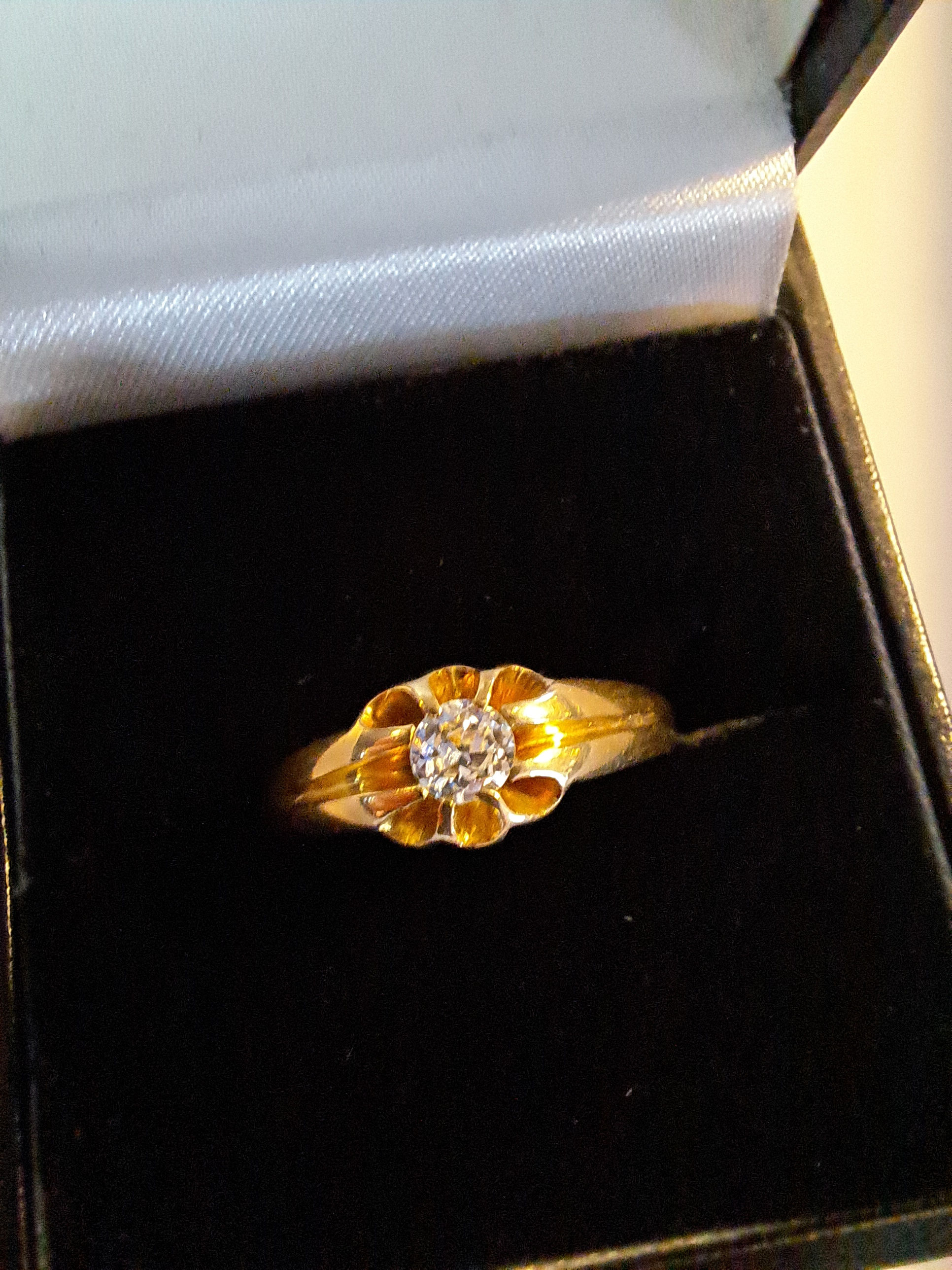 Antique 18ct Gold & White Sapphire Ring