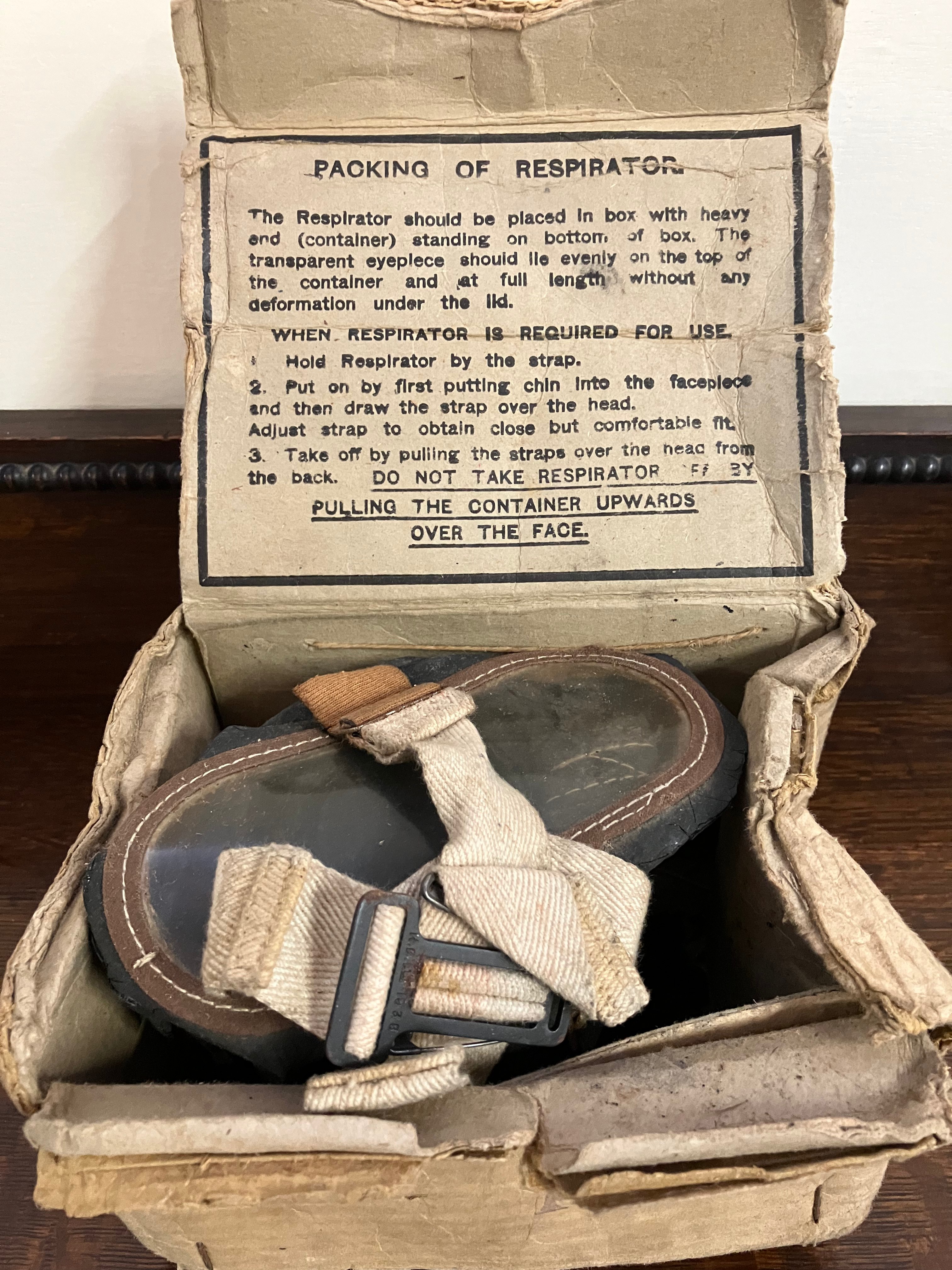 Military :Early WW2 Civilian Respirator / Gas Mask