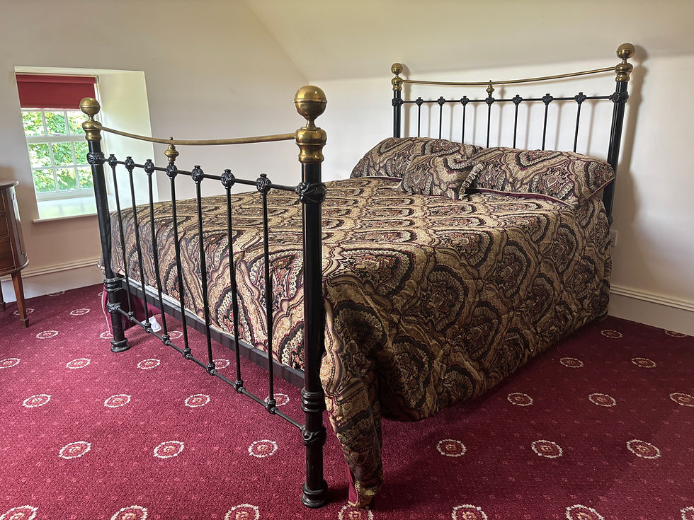 Thumbnail: Brass & Black Cast Metal Iron Antique Kingsize Bed with Metal Head & Footboard