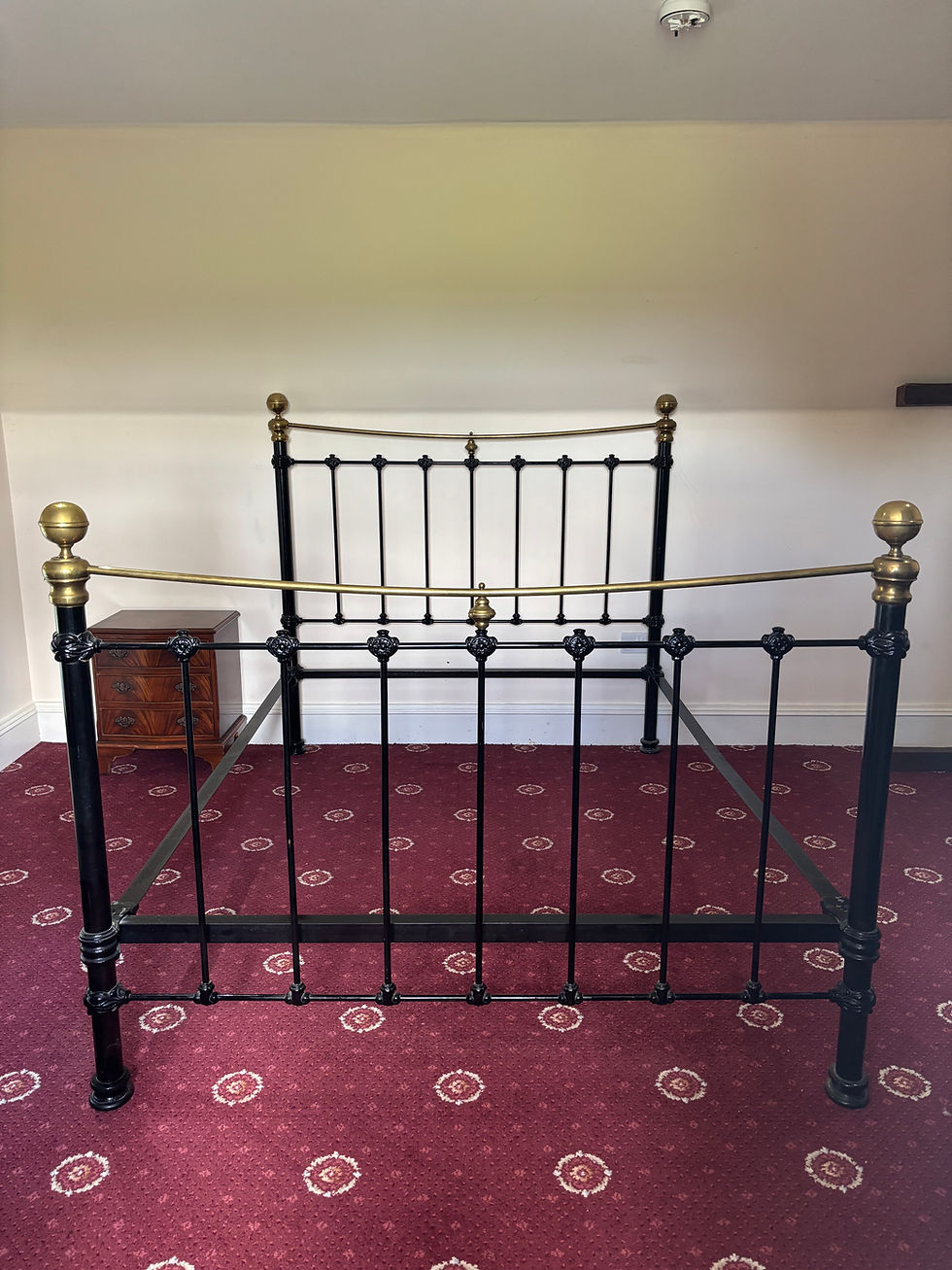 Thumbnail: Brass & Black Cast Metal Iron Antique Kingsize Bed with Metal Head & Footboard