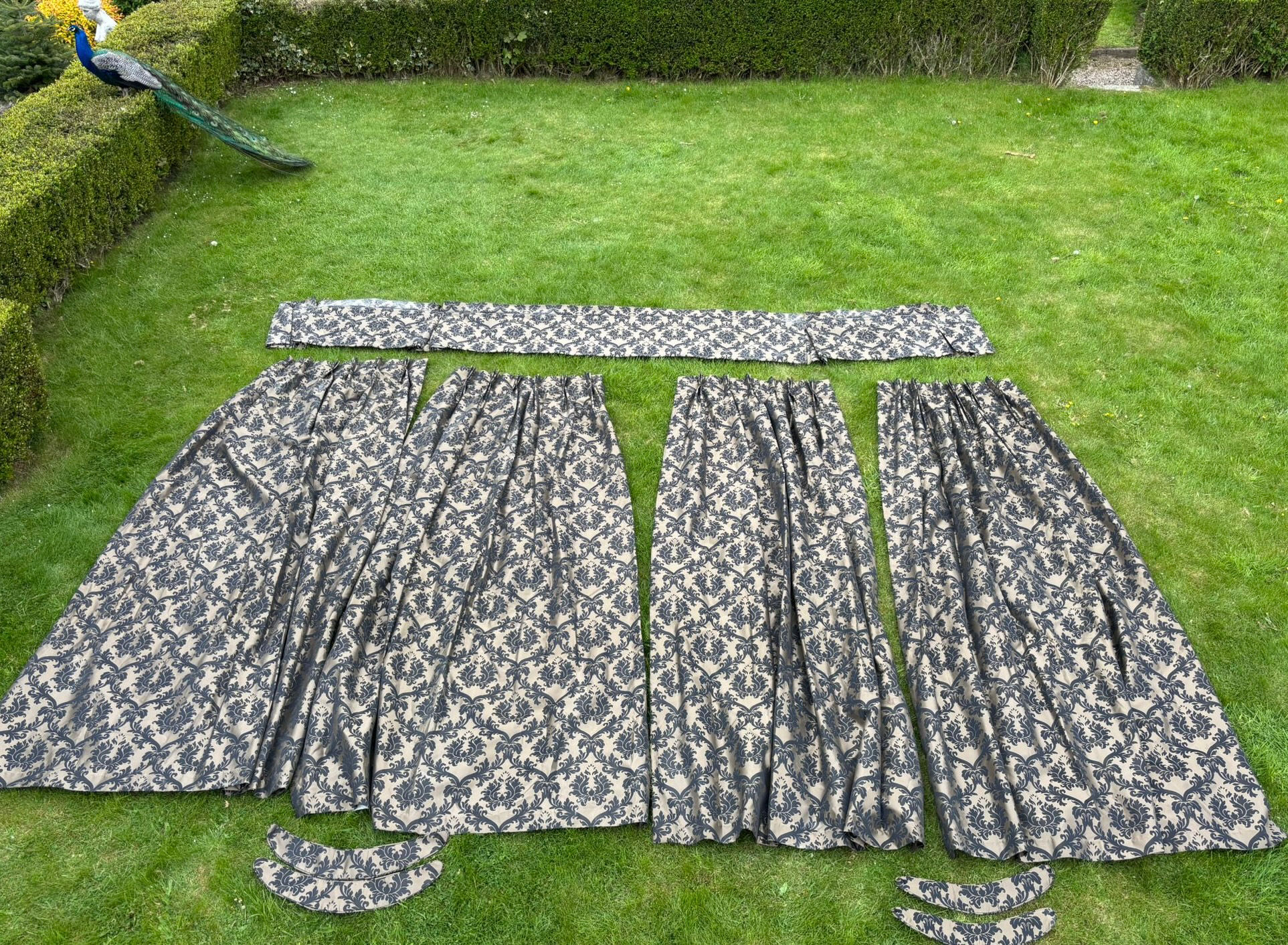 Curtains : Pair of Extra Large (long and wide) Black and Gold Heavy lined and in