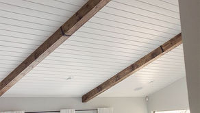 O forro de PVC branco frisado é resistente à umidade?