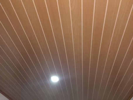 Transforme Seus Espaços com Elegância Natural: Conheça o Forro de PVC Madeirado Frisado da Madex!