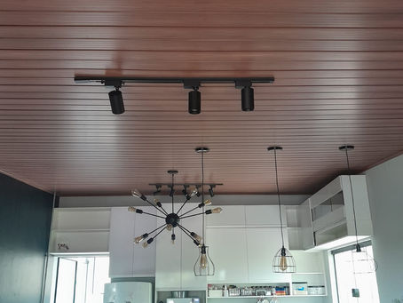 Forro de Madeira e Forro em PVC Madeirado Frisado: A Escolha Perfeita para Elegância e Durabilidade