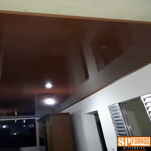 Miniatura: Forro de pvc liso decorado junta seca brilhante - cor MOGNO