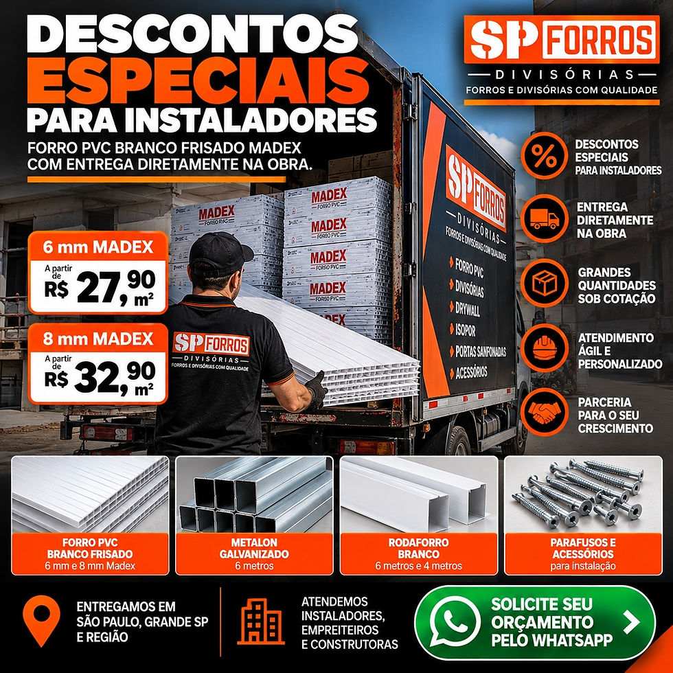 Instalador montando forro PVC branco frisado Madex com metalon e acessórios de instalação