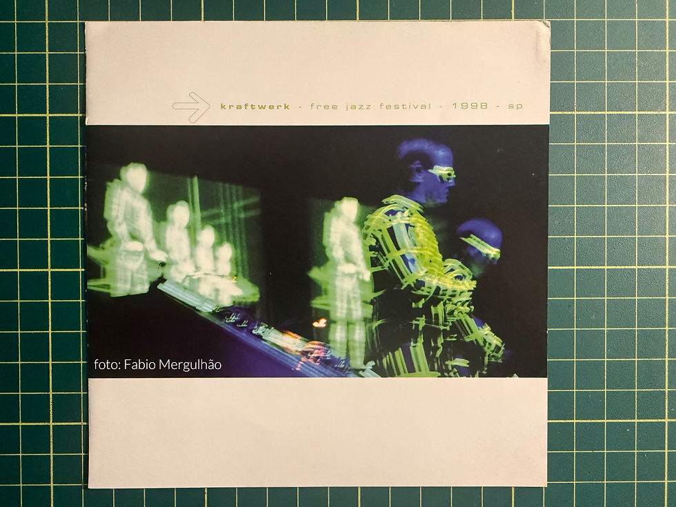 Fotografia do Kraftwerk no Free Jazz Festival de 1998, primeira apresentação no Brasil. Registro de Fabio Mergulhão.