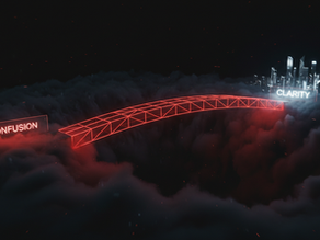 Ilustração 3D corporativa de uma ponte vermelha iluminada cruzando um abismo escuro, com as palavras Confusão e Clareza, representando a estruturação de ideias nos negócios.