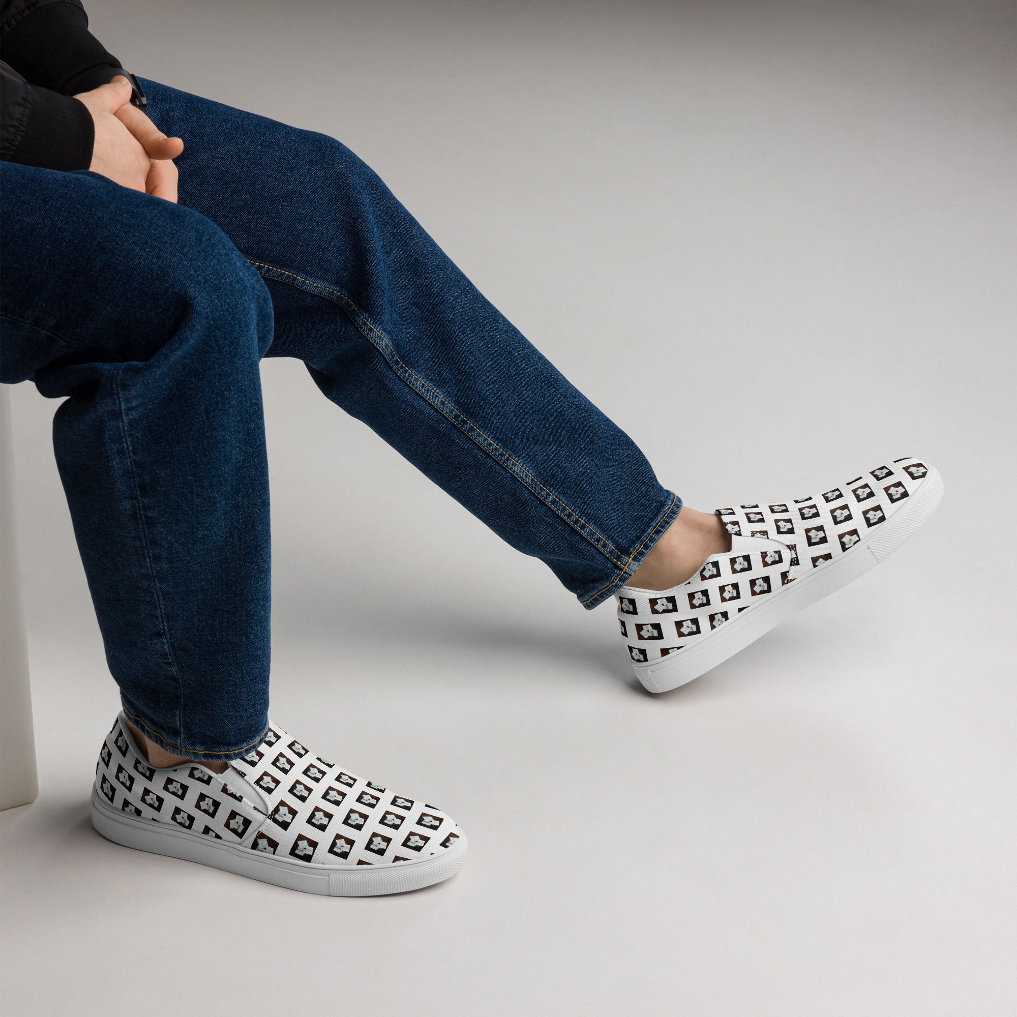 men’s slip-on canvas shoes