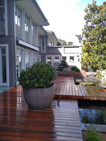 In Terrasse eingelassener Kübel von Atelier Vierkant
