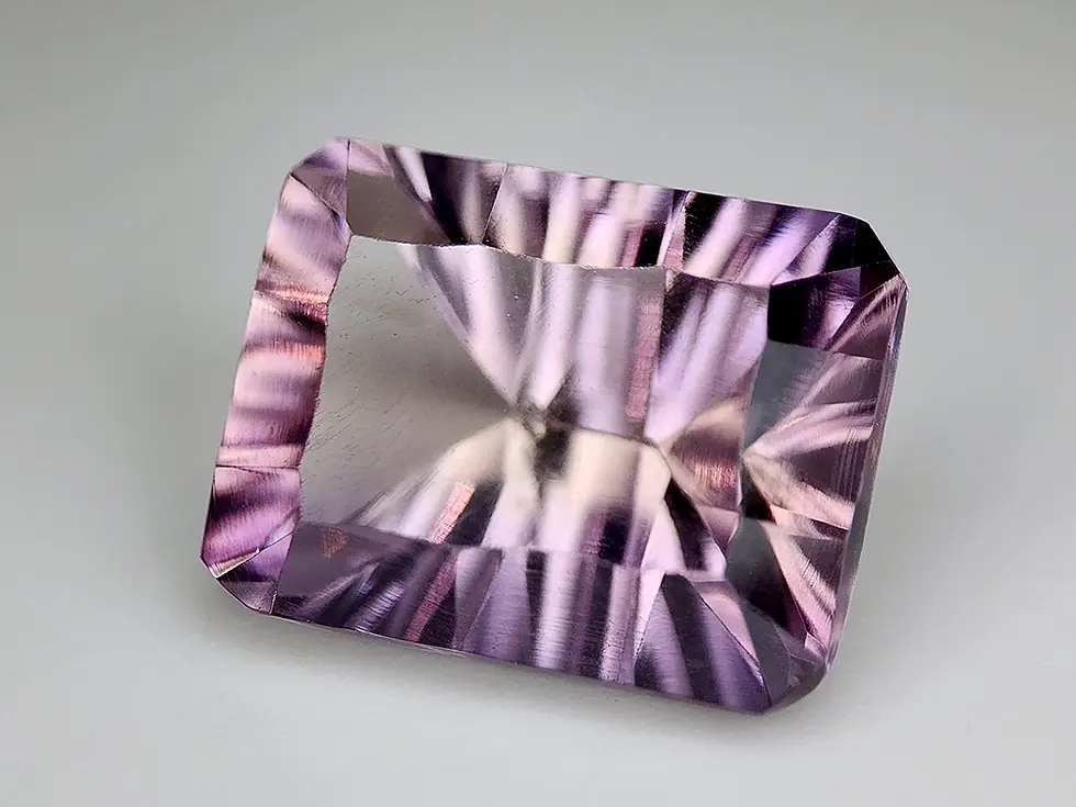 Amétrine octogone 9.42 ct, bicolore net violet et or, taille concave VVS.