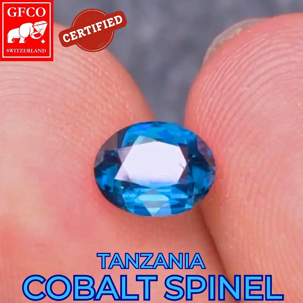 Spinelle bleu cobalt ovale certifié GFCO, éclat intense et couleur bleu vif sur fond neutre.