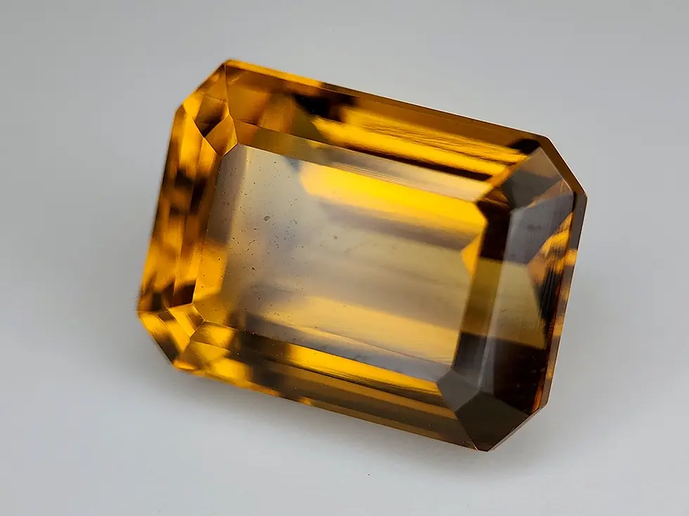 Gemme Citrine Madeira 9.52 ct, taille octogone, couleur caramel profond, VVS sans traitement.
